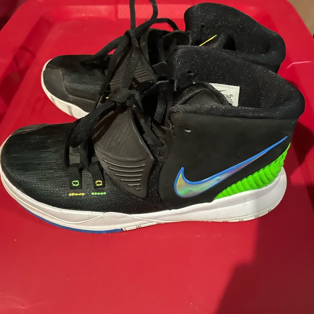 Boys size 3 youth Nike